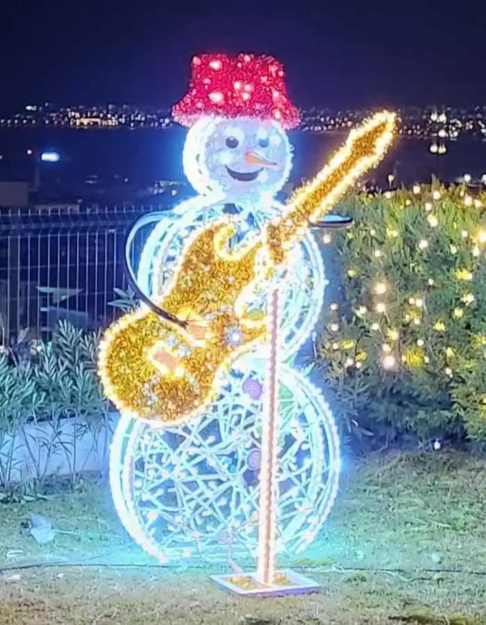 Dev kardan adam figürü