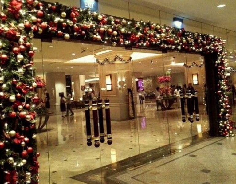 Mağaza Yılbaşı Süslemesi